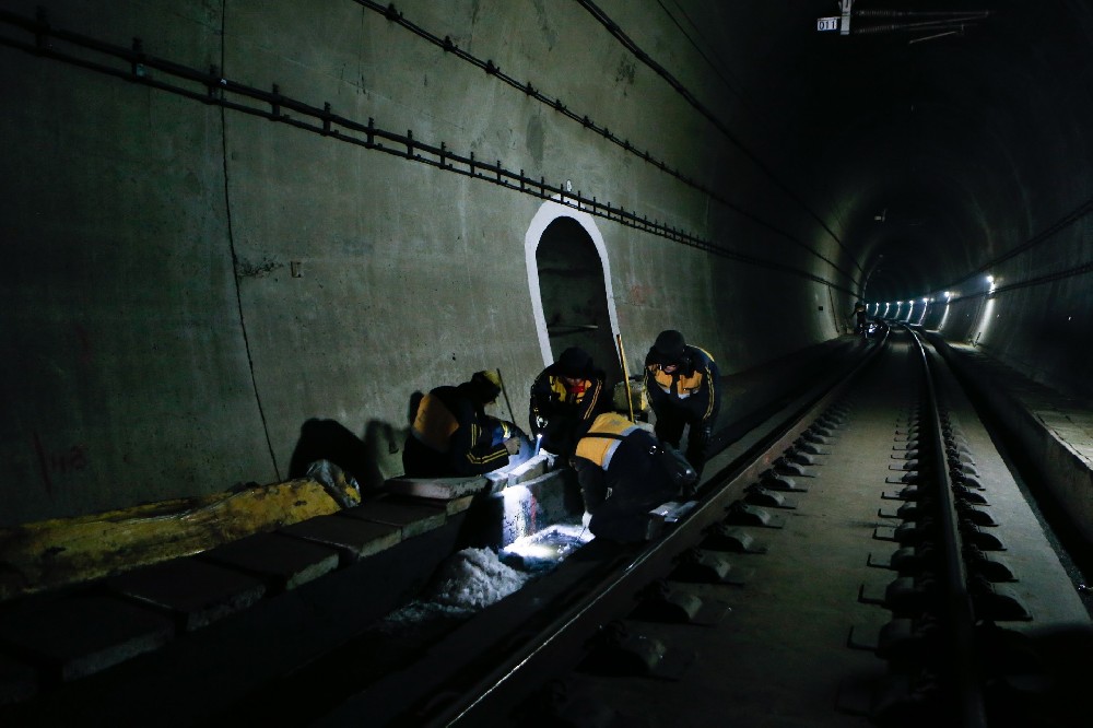 肇源铁路运营隧道病害现状